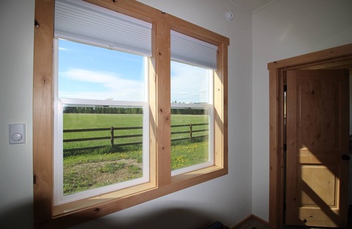 Whitefish Cabina | Cozy & Clean, One Room Cabin Retreat