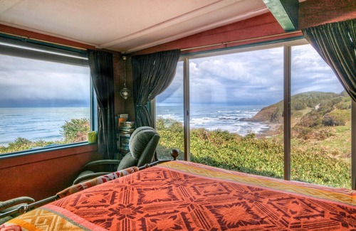 Yachats Cabina | Cozy Cliffside Cabin Stunning Oregon Coast Views | No Cleaning Fees