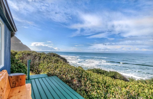 Yachats Cabina | Cozy Cliffside Cabin Stunning Oregon Coast Views | No Cleaning Fees