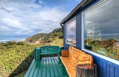 Yachats Cabina | Cozy Cliffside Cabin Stunning Oregon Coast Views | No Cleaning Fees