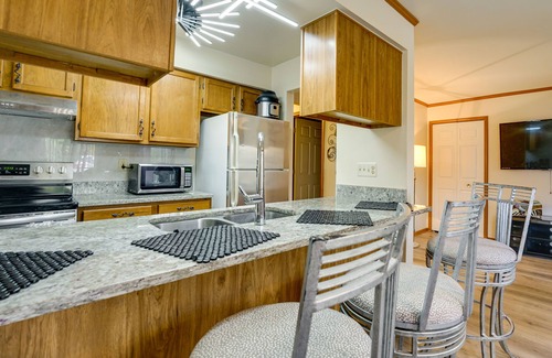 Clinton Township Condominio | Cozy Clinton Township Condo: 3 Mi to Anchor Bay!