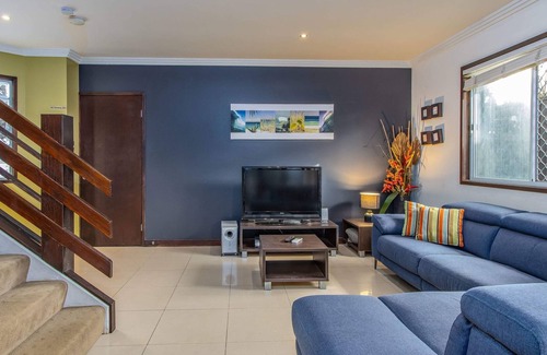 Hastings Point Casa | Spacious, Modern 3BR Townhouse in Great Location!