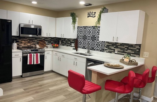 Fox Chase Cabaña | Cozy Coastal Cottage with Pool and Tennis Courts - Sleeps 8