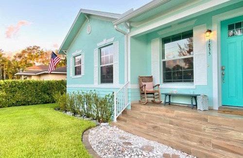 Naples Villa | Cozy Coastal Cottage at Naples Bay, Pickleball, Botanical Garden