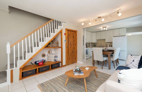 Salisbury Beach Apartamento | Cozy Coastal Cove. 2-bedroom apartment with WiFi, AC in peaceful Salisbury