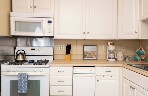 Salisbury Beach Apartamento | Cozy Coastal Cove. 2-bedroom apartment with WiFi, AC in peaceful Salisbury
