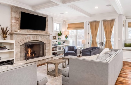 Coos Bay Casa | Cozy coastal home - pet friendly and has a pool!