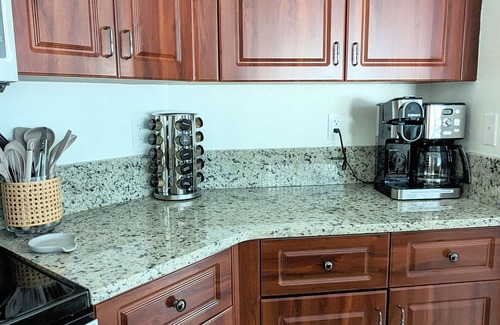 North Port Casa | Cozy Coastal Home w/ Fenced Yard - Close Drive to Beach and Warm Mineral Springs