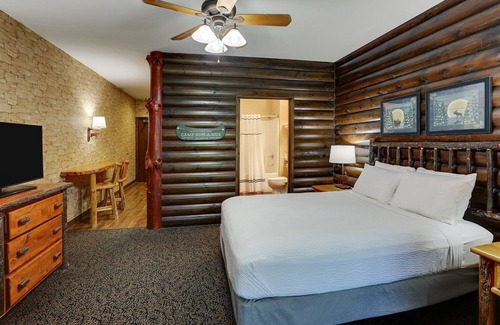 Columbia Hotel | Cozy Columbia Stay w/ Rustic-Charm Suites & Modern Amenities | 3 Units