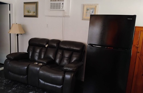 Harbor Oaks Cabaña | Cozy Comfortable 1/1 bedroom Cottage
