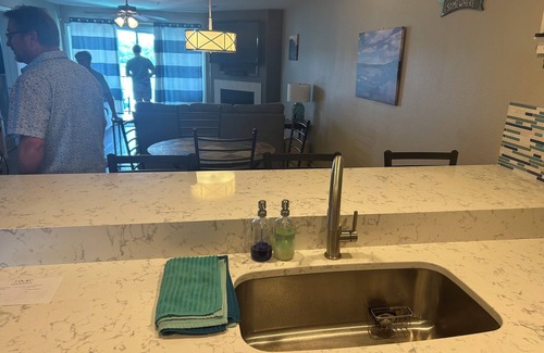 Camdenton Condominio | Cozy, comfortable 2-bedroom condo with panoramic views and perfect location.