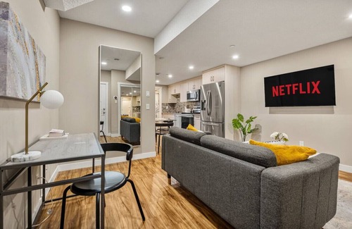 Calgary Apartamento | Cozy & Comfortable 2 Bedroom Suite, Mins to Airport, NW Calgary.