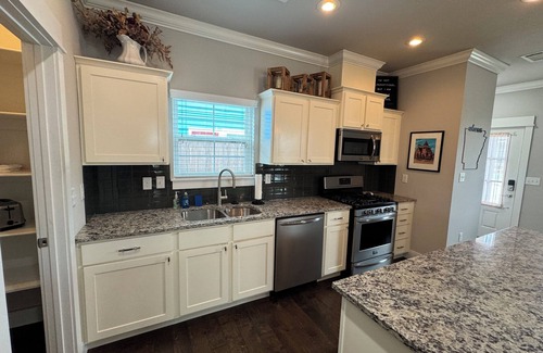 Bentonville - Fayetteville Casa | Cozy & Comfortable 3 Bedroom House Fantastic Location in NWA