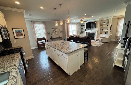 Bentonville - Fayetteville Casa | Cozy & Comfortable 3 Bedroom House Fantastic Location in NWA