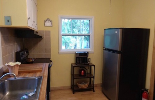 Amery Casa | Cozy, comfortable bungalow for your visit to Amery.