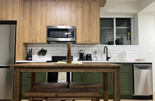 Mission Casa | Cozy, Comfortable & Classy! Boutique styled place for short term rentals.