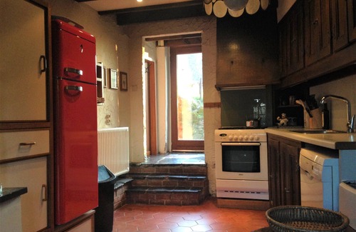 Hastiere-Lavaux Casa | acogedor, confortable, completo, espacioso para 6 personas. casa de vacaciones con piscina climatizada