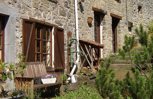 Hastiere-Lavaux Casa | acogedor, confortable, completo, espacioso para 6 personas. casa de vacaciones con piscina climatizada