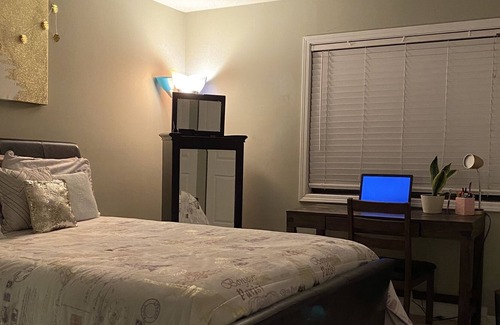 Aurora Condominio | Cozy comfortable condo! 5 minutes from Premium Outlet mall.