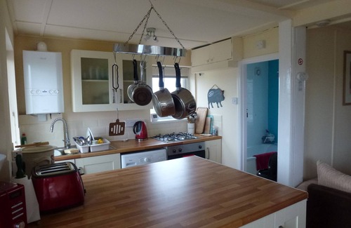 Clacton-on-Sea Chalet De Esquí | Junto al mar y rodeado de campos, ideal para aquellos que quieren escapar de la realidad.