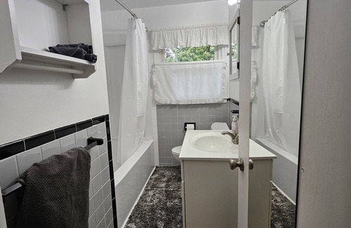 Roanoke Casa | COZY COMFORTABLE HOME FOR TRAVEL PROFESSIONALS