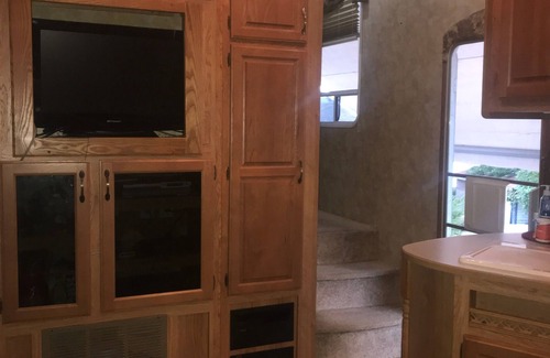 Brew Bay Casa | Cozy, Comfortable, Semi Waterfront Accommodations Just South of Powell River