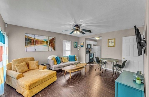 Greater Auburndale Casa | Cozy Comfortable Single Home Located Near Topeka's Hospitals