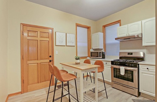 Irving Park Casa | Cozy & Comfy 5BR Building by O'Hare & Downtown