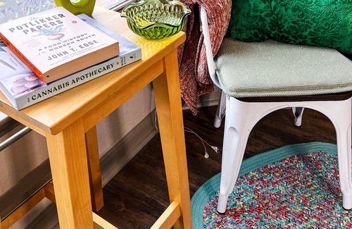 Sweetbriar Apartamento | Cozy, comfy, canna friendly; no cleaning fees!