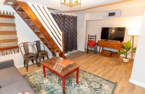 Mount Washington Casa | Cozy & Comfy Cottage in the City - w parking