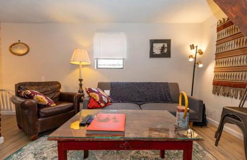 Mount Washington Casa | Cozy & Comfy Cottage in the City - w parking
