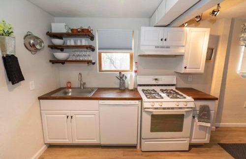 Mount Washington Casa | Cozy & Comfy Cottage in the City - w parking