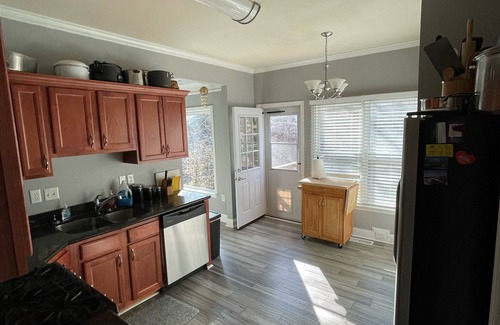 Collier Heights Casa | COZY COMFY CRAFTSMAN EARLY CHECK IN AVAILABLE. 2600 SQ FT