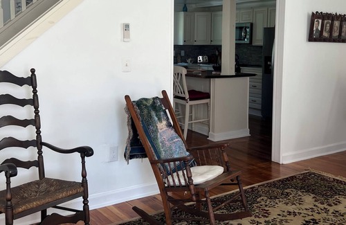 Ladiesburg Otro | Cozy completely remodeled Farmhouse. Beautiful views. 50+ acres.