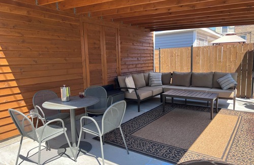 Irving Park Apartamento | Cozy Concrete Chicago