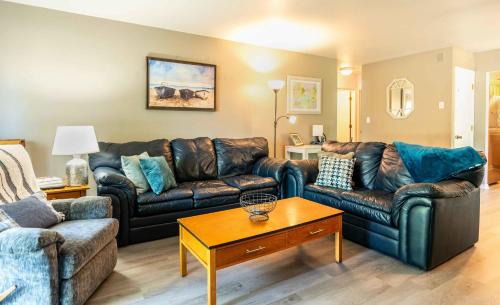 Lake Geneva Casa | Cozy Condo at Interlaken Stay & Play on Lake Como