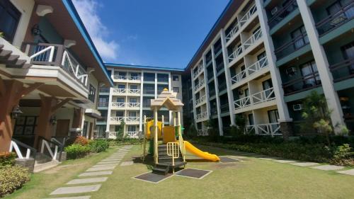 Silang Junction South Apartamento | Cozy Condo at Pine Suites Tagaytay with WIFI Netflix & Pool