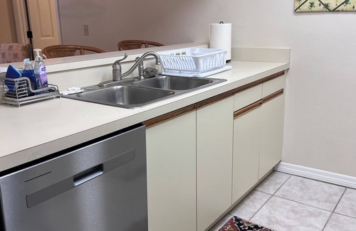 Bayshore Gardens Condominio | Cozy Condo close to IMG, SCF and beaches