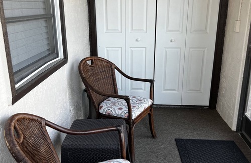 Bayshore Gardens Condominio | Cozy Condo close to IMG, SCF and beaches