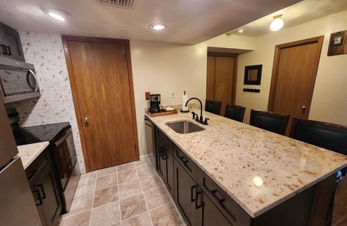 Seven Springs Condominio | Cozy condo, Family- friendly just completely remodeled. SKI IN -SKI OUT!!