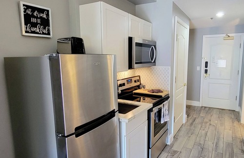 Lake Las Vegas Condominio | Cozy condo in fabulous Lake Las Vegas with 2 pools and a hot tub!