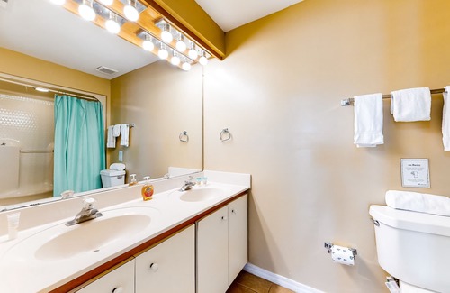 Gulf Lagoon Beach Condominio | Cozy condo in paradise with pool, sauna & private dock - snowbird-friendly