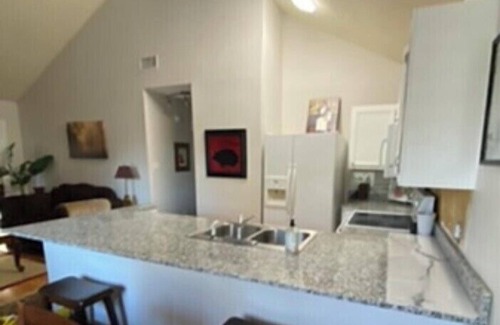 Inniswold Condominio | COZY Condo in Parklike Setting - GREAT location!!
