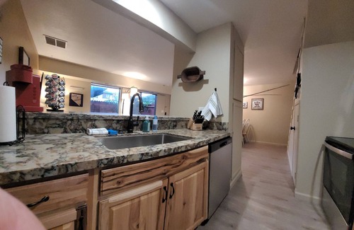 Sparks Condominio | Cozy condo in Sparks, NV close to dining, shopping, and entertainment.