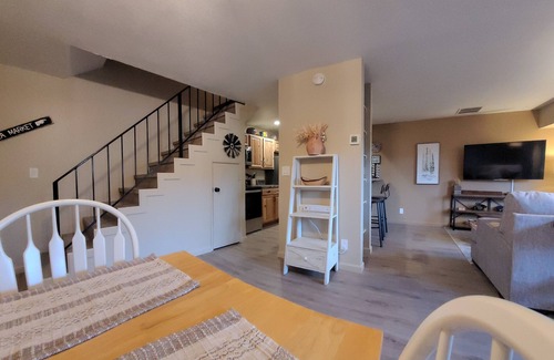 Sparks Condominio | Cozy condo in Sparks, NV close to dining, shopping, and entertainment.