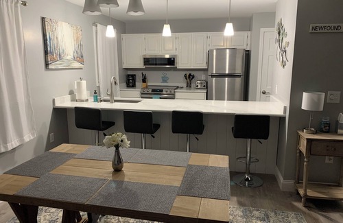 Bristol Condominio | Cozy condo just a minute walk from a beautiful private beach at Newfound Lake