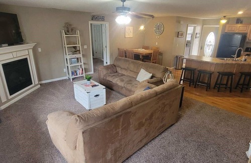 La Follette Condominio | Cozy Condo just steps from the water!