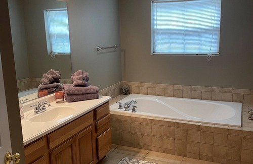 La Follette Condominio | Cozy Condo just steps from the water!