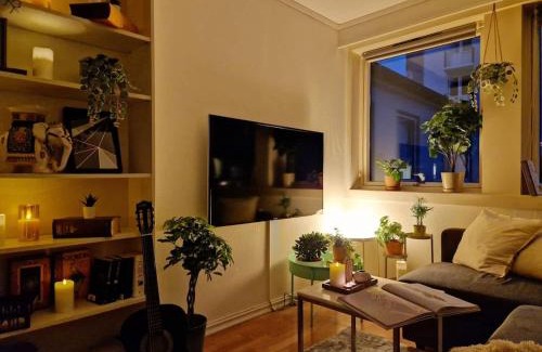 Bergen City Centre Casa | Cozy condo near Bryggen Full kitchen Elevator