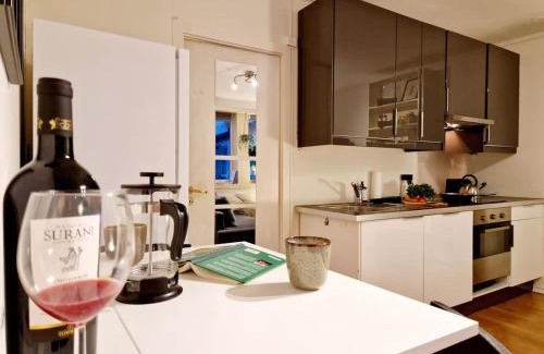 Bergen City Centre Casa | Cozy condo near Bryggen Full kitchen Elevator
